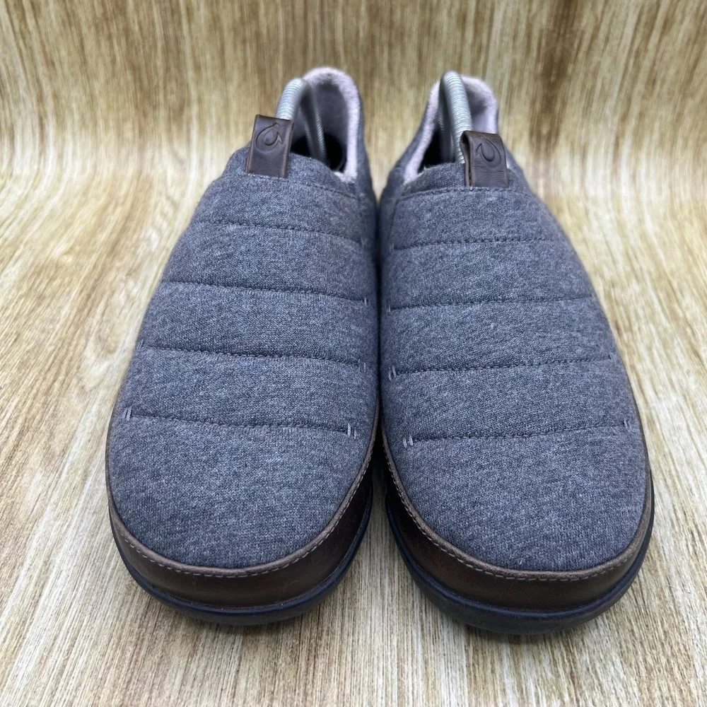 OluKai Mahana Slippers Men's Size‎ 9 Gray Quilted Textile Leather Slip On Shoes
